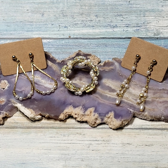 Jewelry - Elegant Gold and Pearl Jewelry Bundle